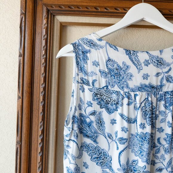 Calvin Klein Women Sz L Blouse Blue & White Floral Chintz Sleeveless VNeck - Picture 6 of 7